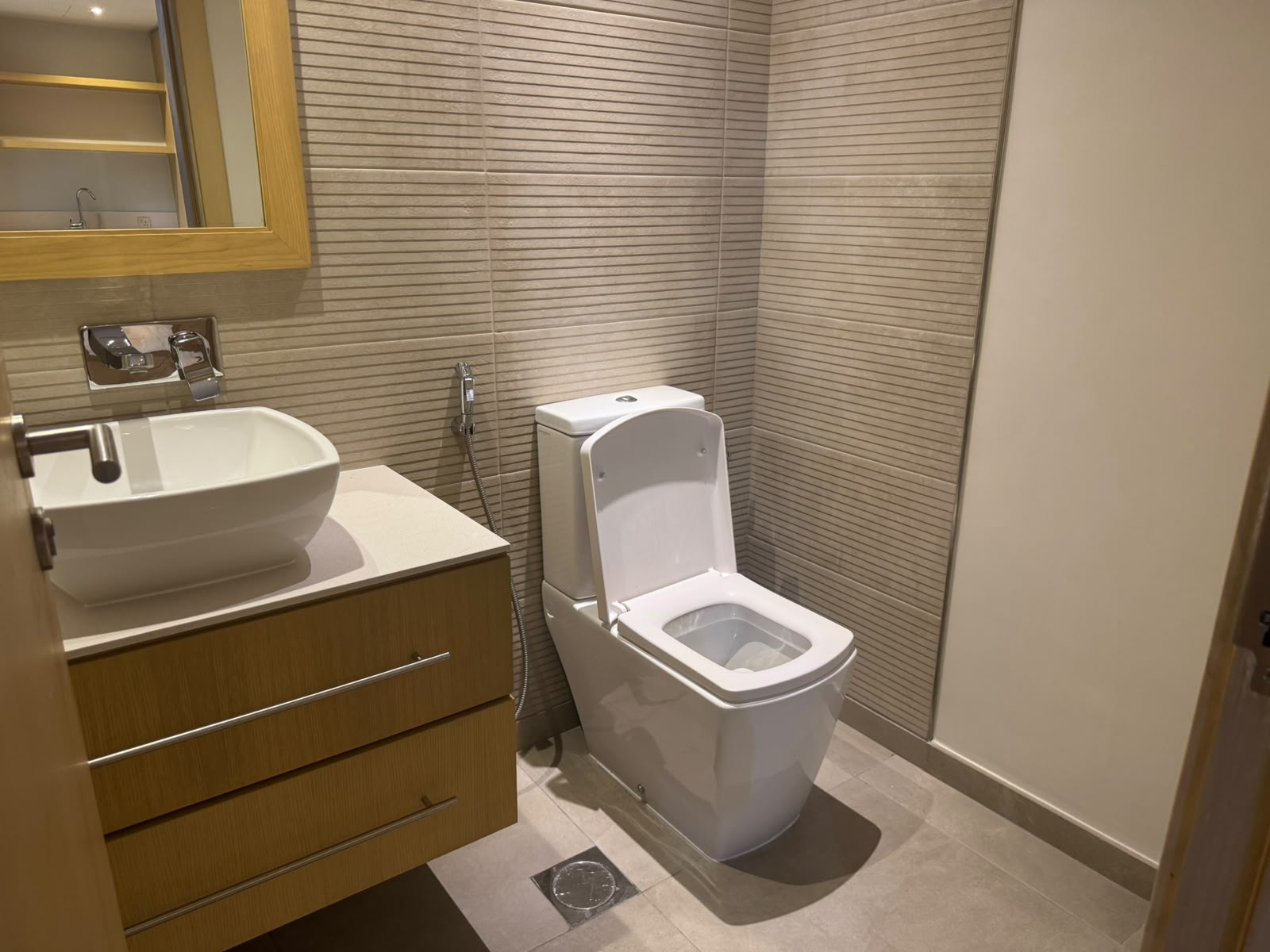Elegant Unfurnished 2BR, Vacant, photo 3 of 22