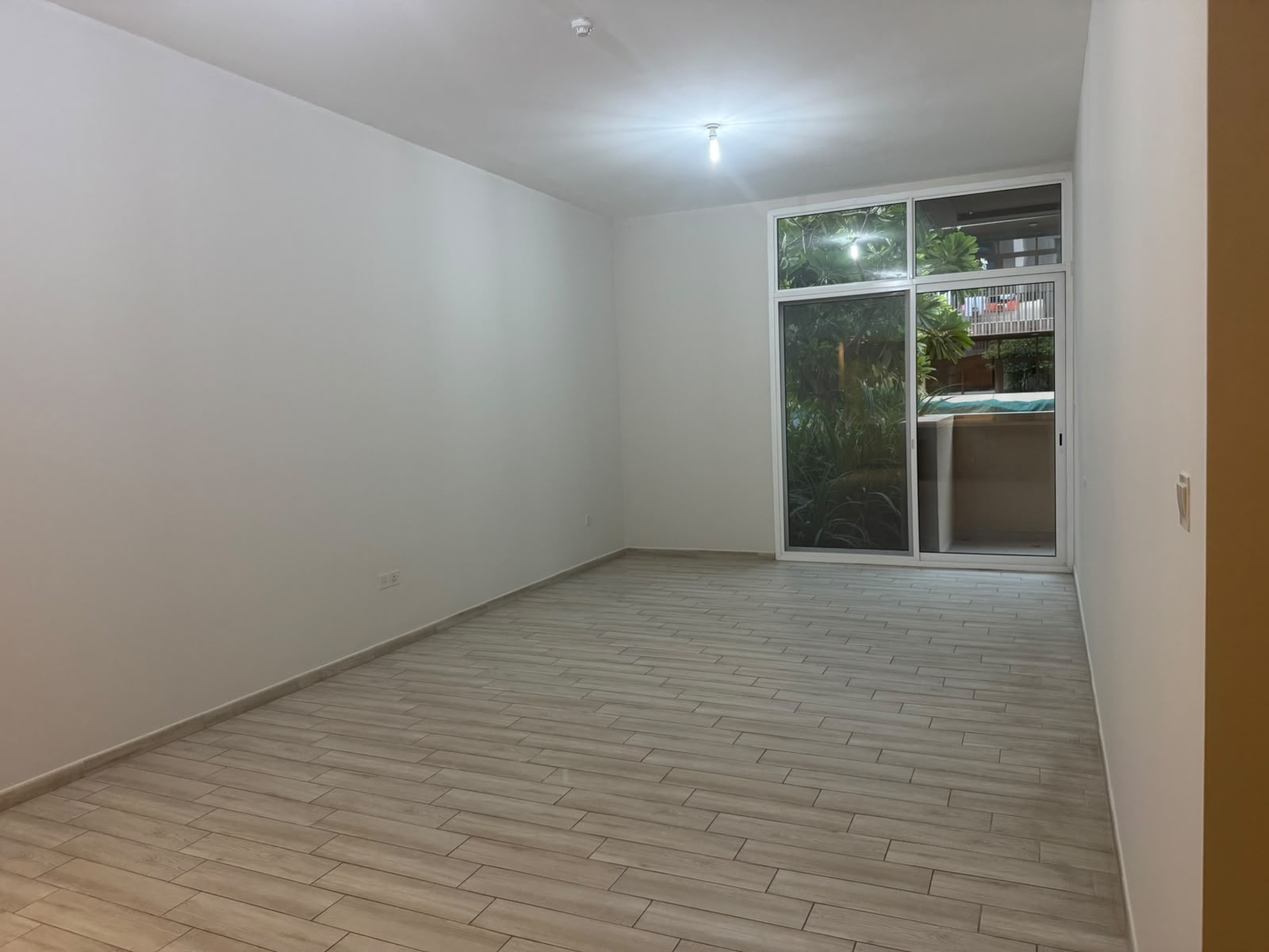 Elegant Unfurnished 2BR, Vacant, photo 6 of 22