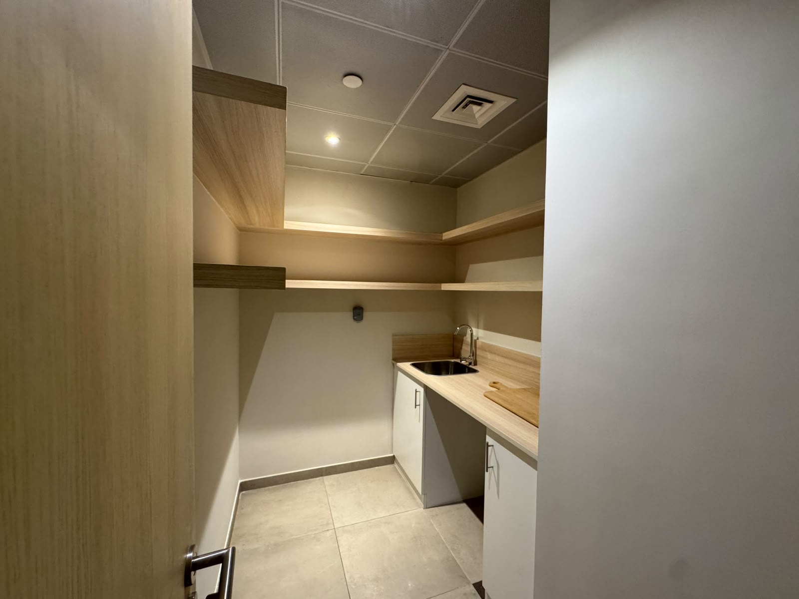 Elegant Unfurnished 2BR, Vacant, photo 8 of 22