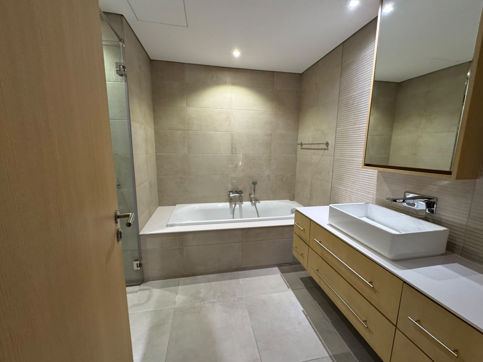 Elegant Unfurnished 2BR, Vacant, photo 20 of 22