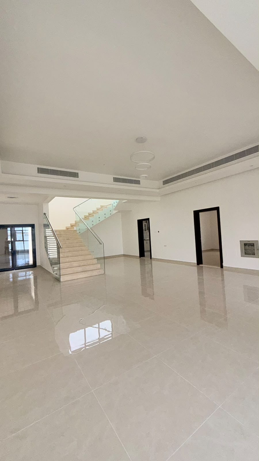 Brand-New Semi-Furnished 5BR Villa, photo 2 of 17