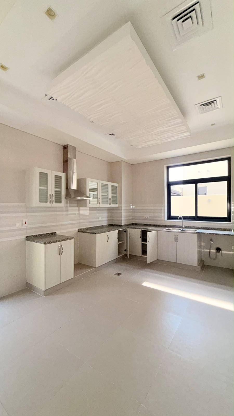 Brand-New Semi-Furnished 5BR Villa, photo 5 of 17