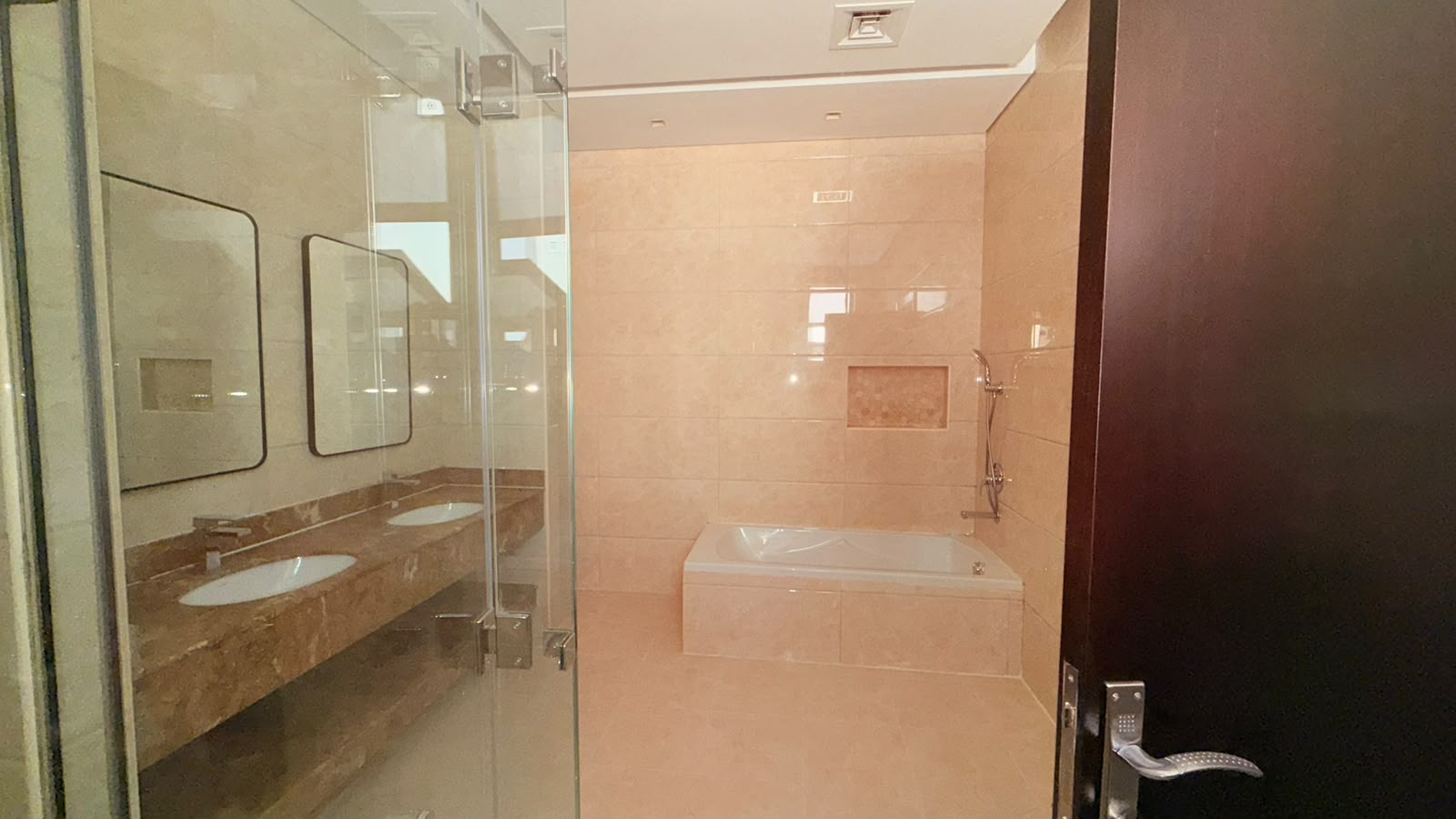 Brand-New Semi-Furnished 5BR Villa, photo 8 of 17