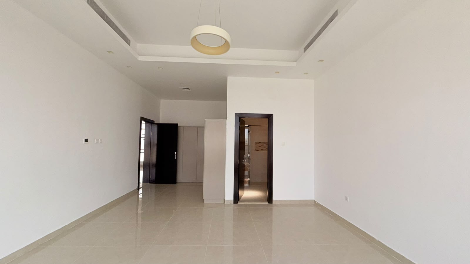 Brand-New Semi-Furnished 5BR Villa, photo 9 of 17