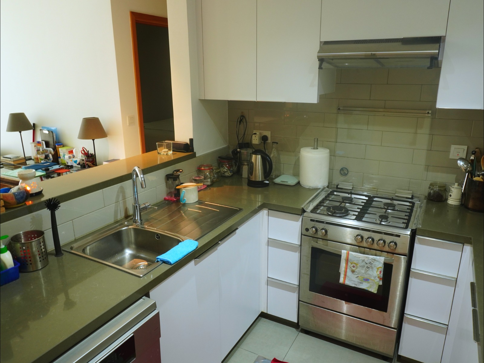 Spacious Unfurnished 1BR, Contemporary Finish, photo 2 of 18