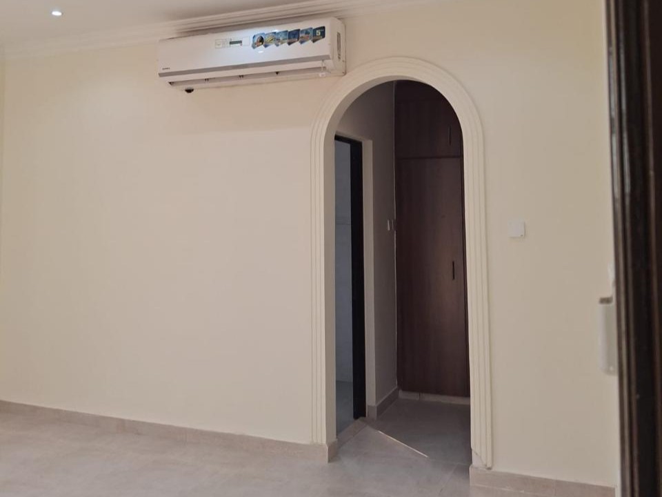5BR Villa with a Large Private Plot, photo 3 of 15