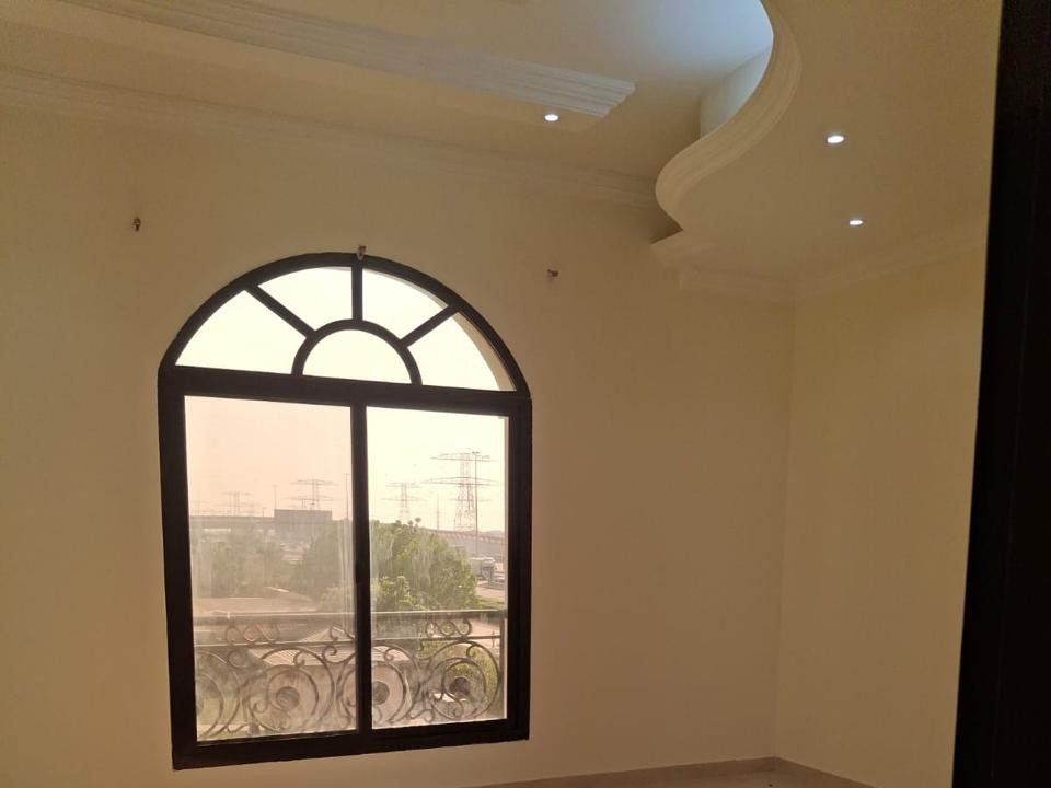 5BR Villa with a Large Private Plot, photo 4 of 15