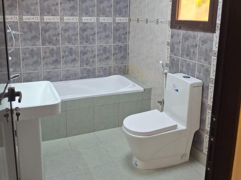 5BR Villa with a Large Private Plot, photo 5 of 15