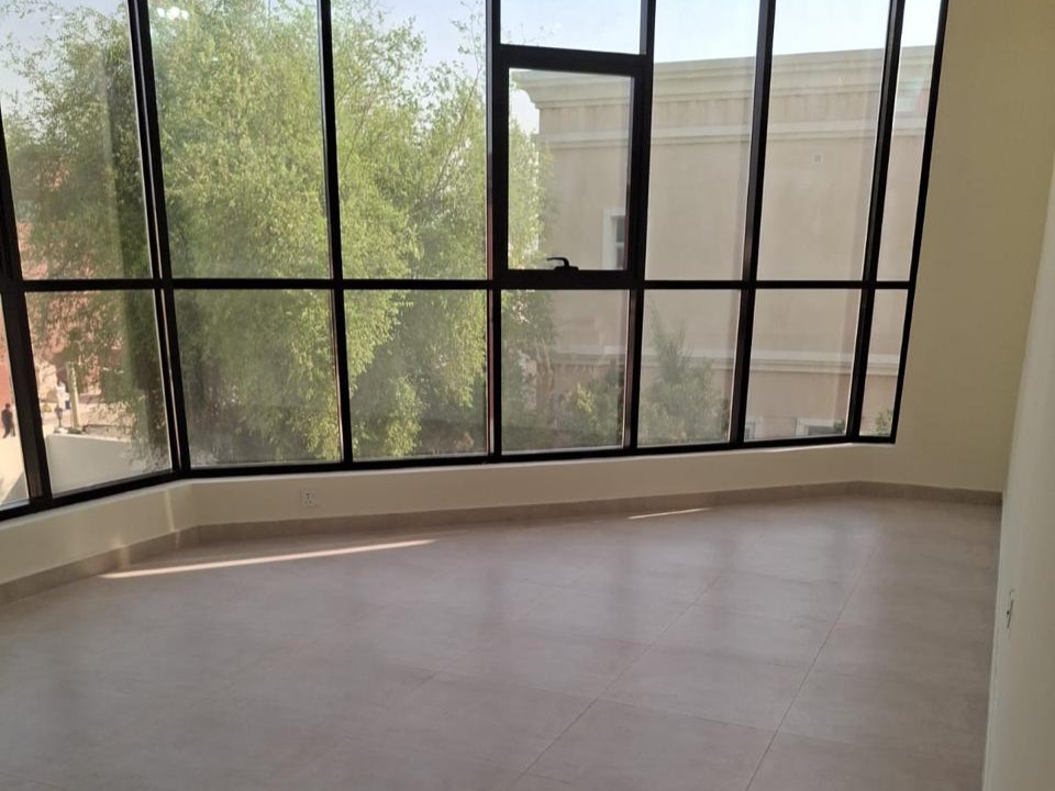 5BR Villa with a Large Private Plot, photo 6 of 15