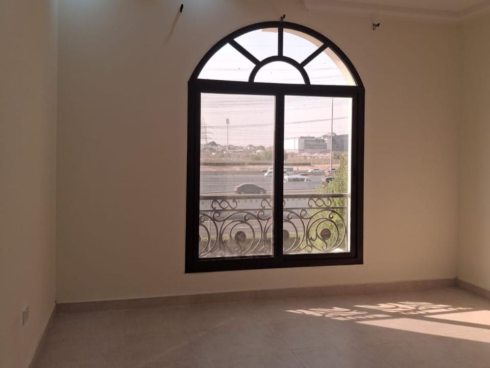 5BR Villa with a Large Private Plot, photo 11 of 15