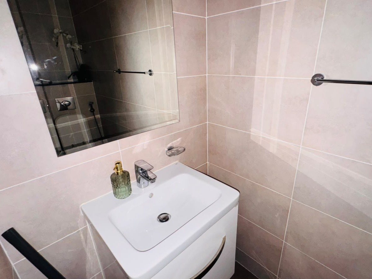 Unfurnished 1BR with Community View, photo 7 of 11