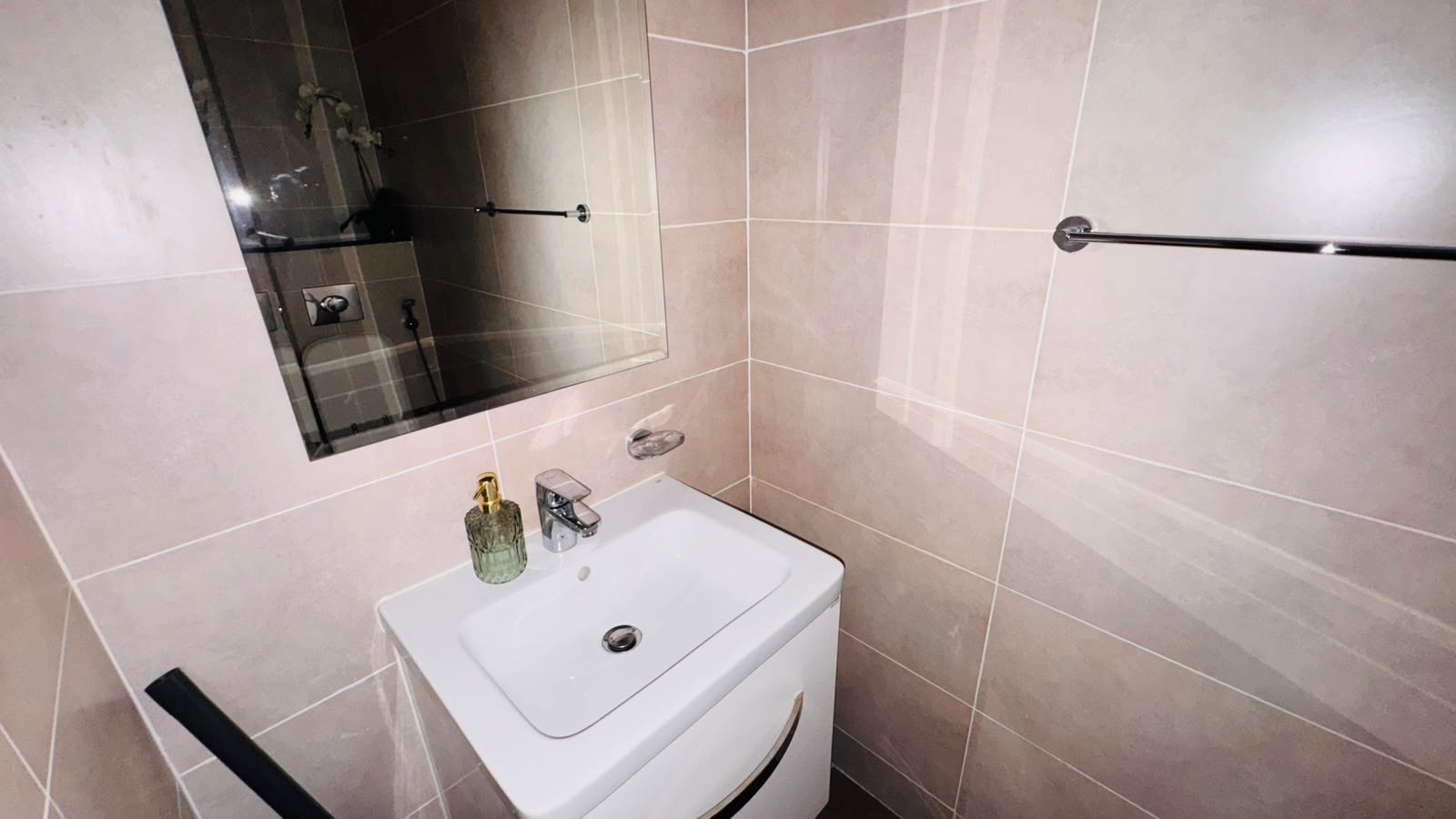 Spacious 5BR + Maid's Corner Villa, photo 8 of 45
