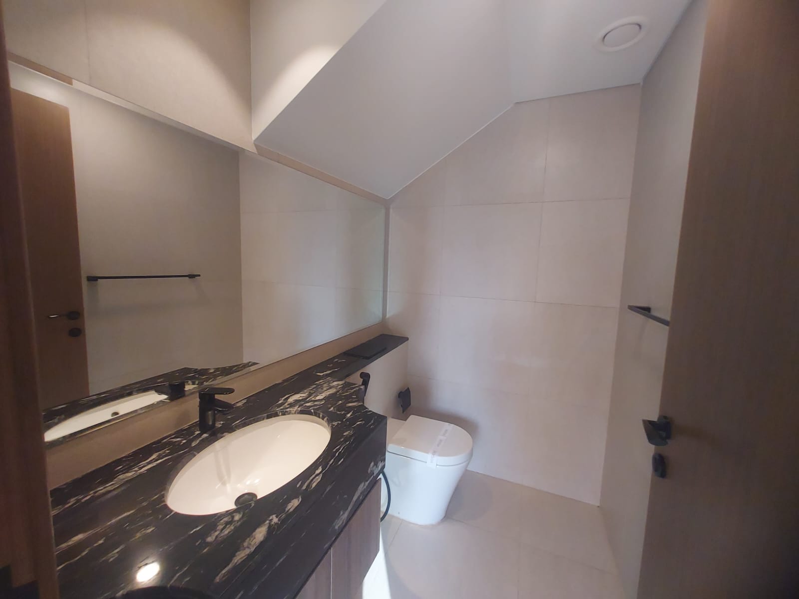Spacious 5BR + Maid's Corner Villa, photo 34 of 45