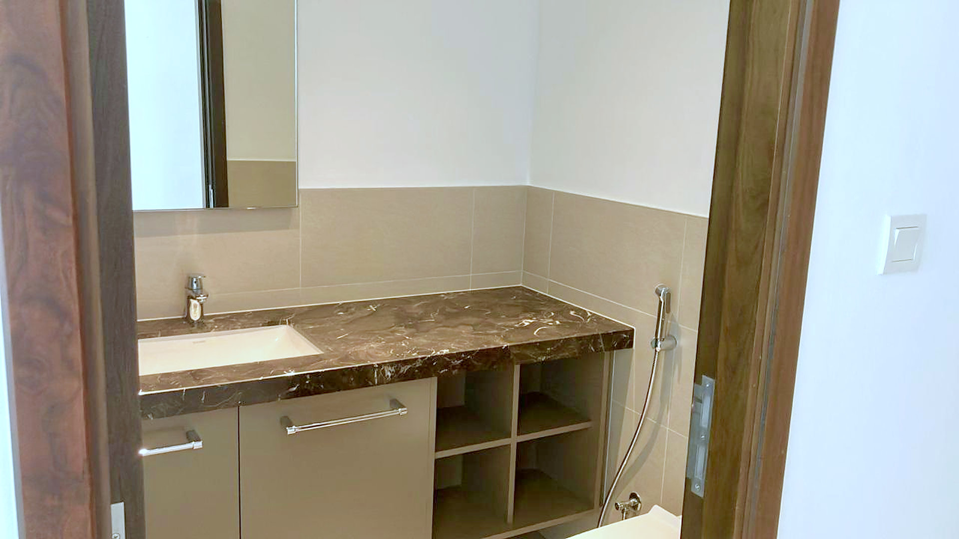 Well-Maintained 2BR, Ready to Move In, Low Floor, photo 4 of 10